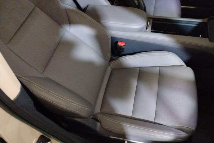 Used Lynk & Co 06 EM-P 2025 EM-P 126 Long-Range Halo Interior 3