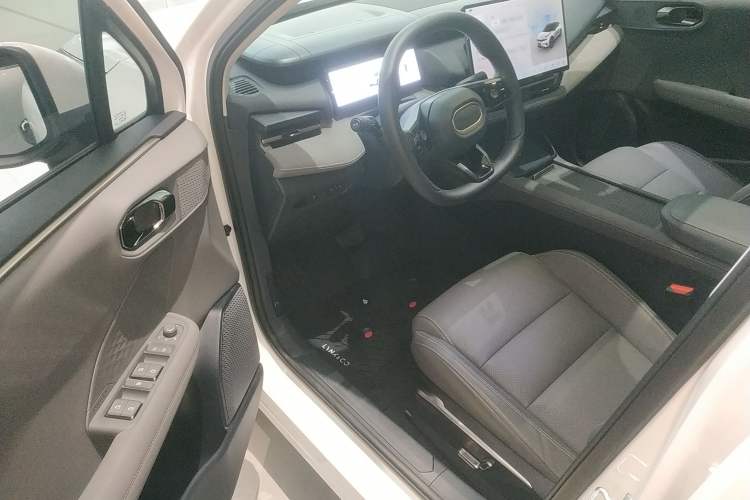 Used Lynk & Co 06 EM-P 2025 EM-P 126 Long-Range Max Interior 3