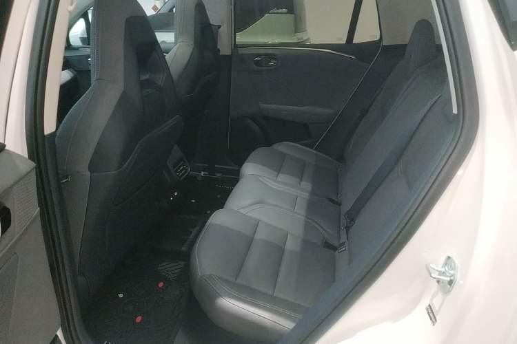 Used Lynk & Co 06 EM-P 2025 EM-P 126 Long-Range Max Interior 4