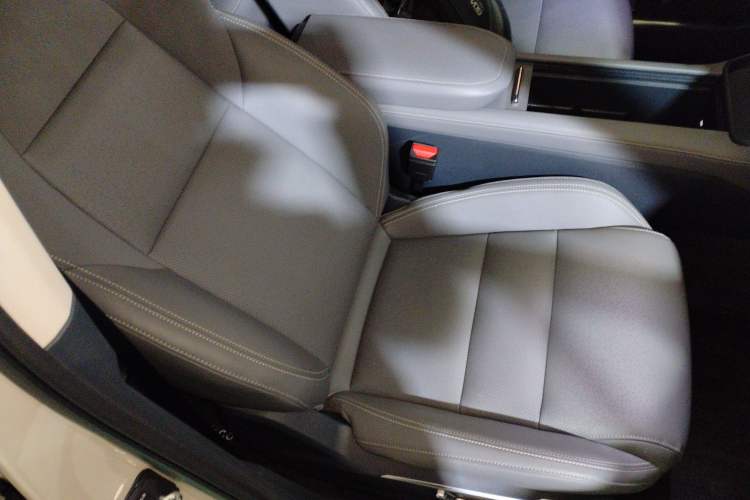 Used Lynk & Co 06 EM-P 2025 EM-P 126 Long-Range Halo Right Front Seat