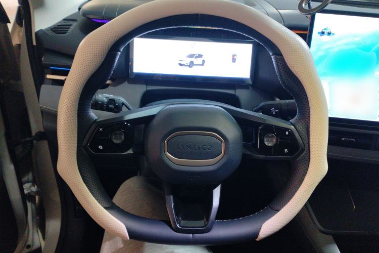 Used Lynk & Co 06 EM-P 2025 EM-P 126 Long-Range Halo Steering Wheel