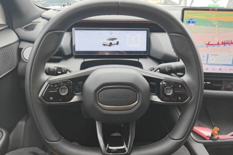 Used Lynk & Co 06 EM-P 2025 EM-P 126 Long-Range Halo Steering Wheel