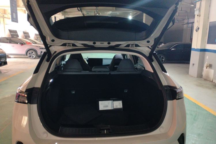 Used Lynk & Co 06 EM-P 2025 EM-P 126 Long-Range Halo Trunk