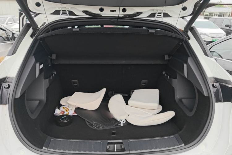 Used Lynk & Co 06 EM-P 2025 EM-P 126 Long-Range Halo Trunk
