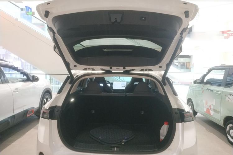 Used Lynk & Co 06 EM-P 2025 EM-P 126 Long-Range Max Trunk