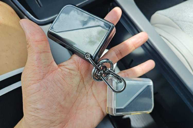 Used Lynk & Co 06 EM-P 2025 EM-P 126 Long-Range Halo Vehicle Key