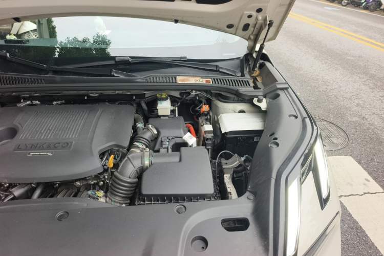 Used Lynk & Co 06 EM-P 2025 EM-P 126 Long-Range Halo Engine Bay Left