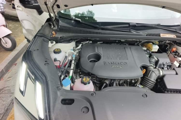 Used Lynk & Co 06 EM-P 2025 EM-P 126 Long-Range Halo Engine Bay Right