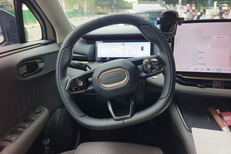 Used Lynk & Co 06 EM-P 2025 EM-P 126 Long-Range Halo Steering Wheel