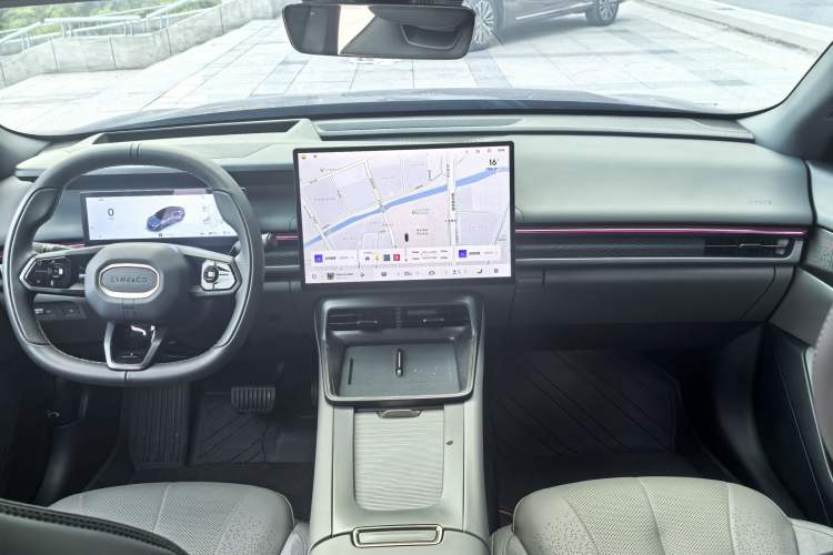 Used Lynk & Co 07 2024 EM-P 126 Long-Range Ultra Interior 1