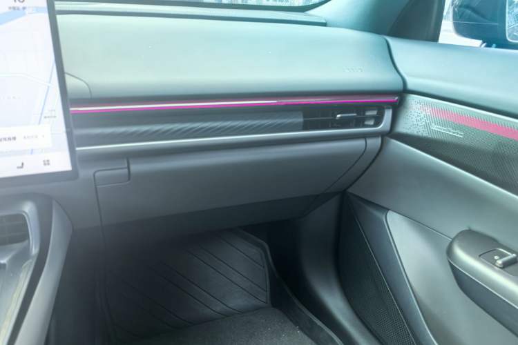 Used Lynk & Co 07 2024 EM-P 126 Long-Range Ultra Interior 5