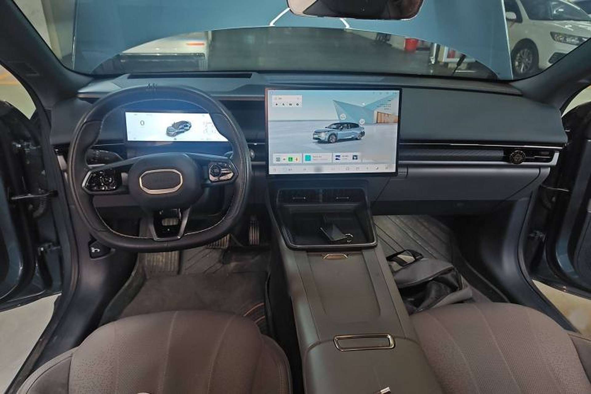 Used Lynk & Co 07 2024 EM-P 126 Long-Range Ultra Interior 2