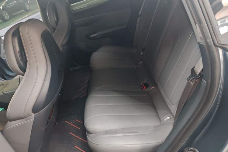 Used Lynk & Co 07 2024 EM-P 126 Long-Range Ultra Interior 4