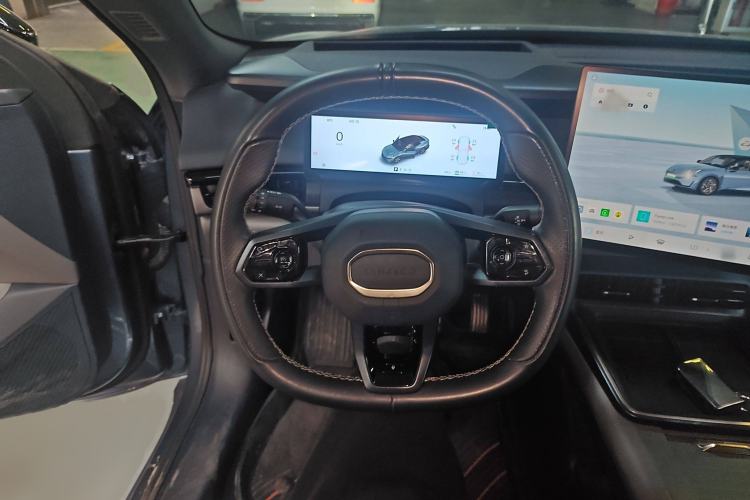 Used Lynk & Co 07 2024 EM-P 126 Long-Range Ultra Steering Wheel