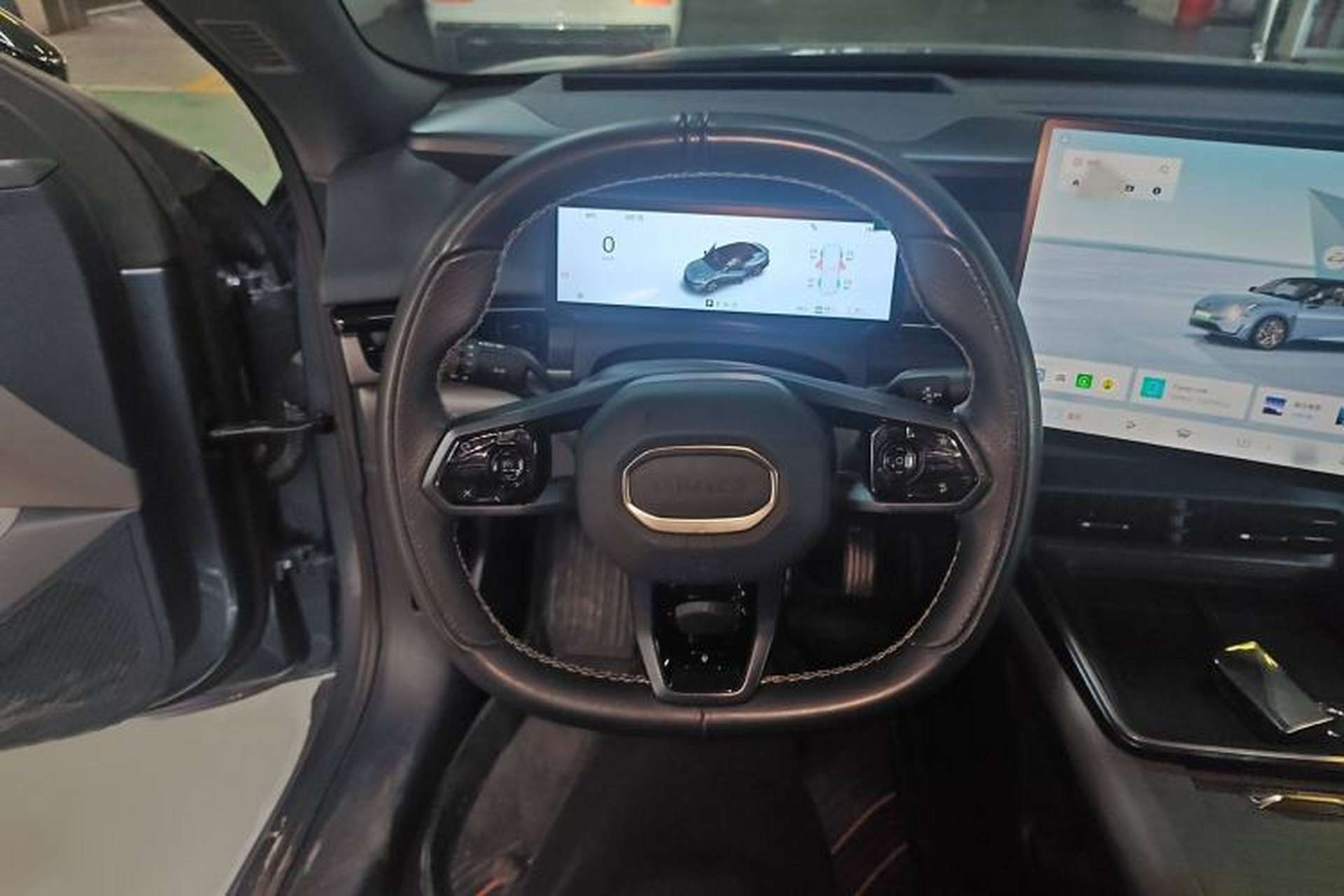Used Lynk & Co 07 2024 EM-P 126 Long-Range Ultra Steering Wheel