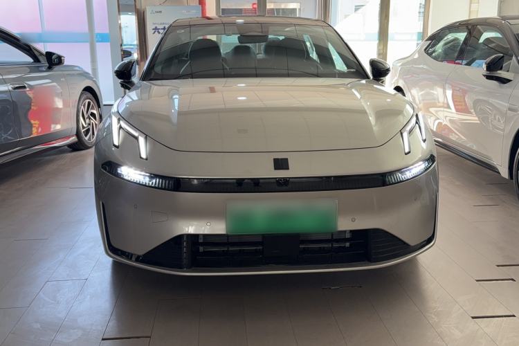 Used Lynk & Co 07 2024 EM-P 126 Long-Range Halo Exterior 1