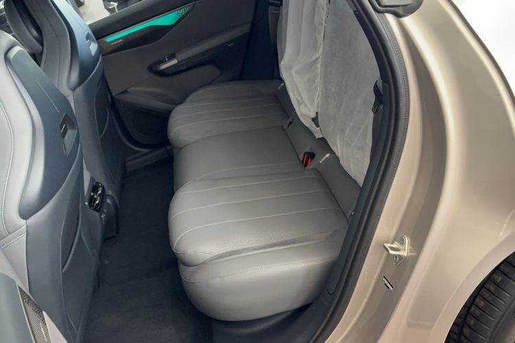 Used Lynk & Co 07 2024 EM-P 126 Long-Range Halo Interior 1