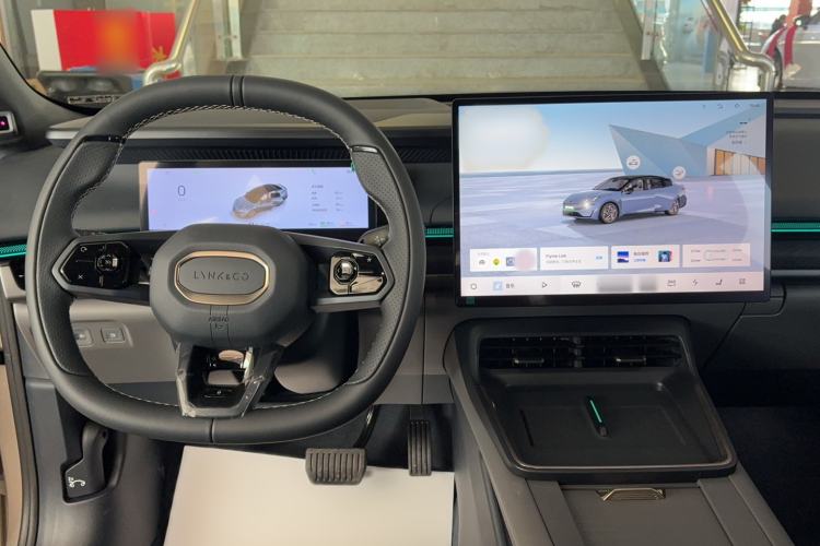 Used Lynk & Co 07 2024 EM-P 126 Long-Range Halo Interior 3