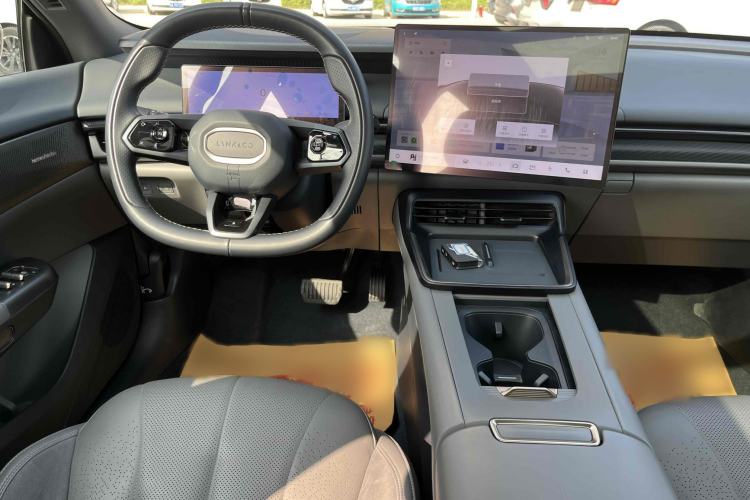 Used Lynk & Co 07 2024 EM-P 126 Long-Range Ultra Interior 2