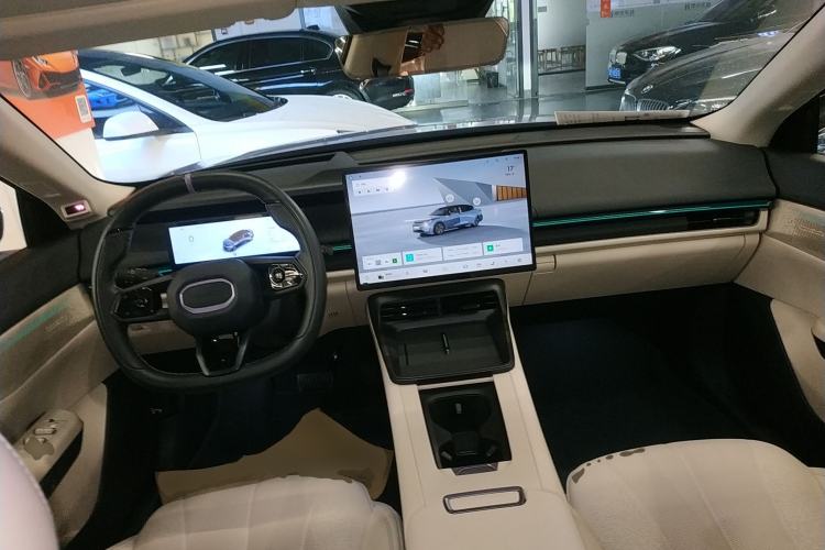 Used Lynk & Co 07 2024 EM-P 126 Long-Range Ultra Center Console