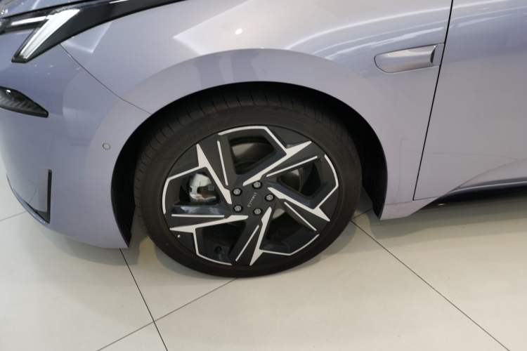 Used Lynk & Co 07 2024 EM-P 126 Long-Range Intelligent Driving Ultra Exterior 7
