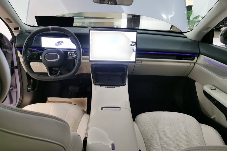 Used Lynk & Co 07 2024 EM-P 126 Long-Range Intelligent Driving Ultra Interior 2