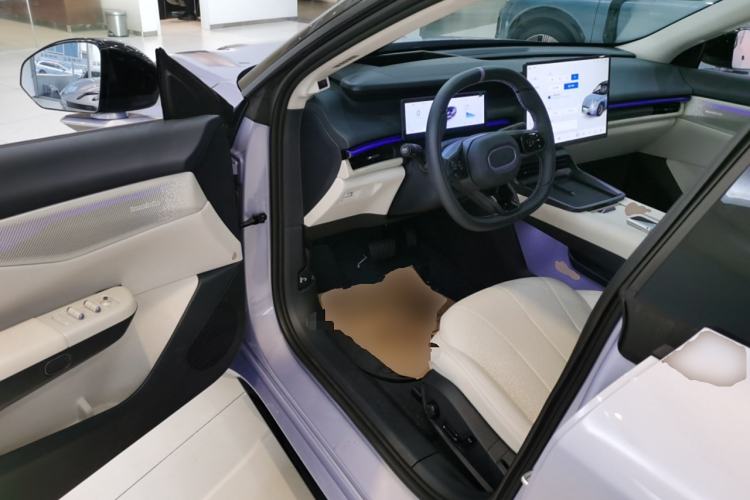 Used Lynk & Co 07 2024 EM-P 126 Long-Range Intelligent Driving Ultra Interior 3