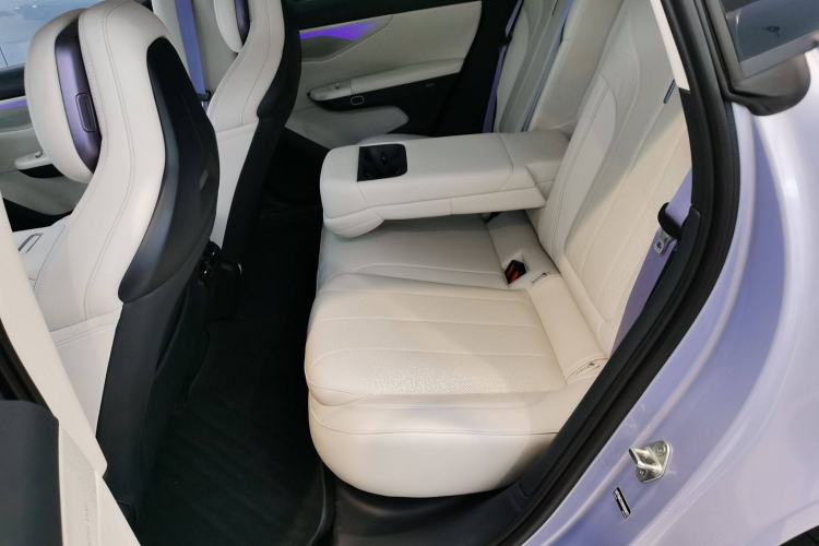 Used Lynk & Co 07 2024 EM-P 126 Long-Range Intelligent Driving Ultra Interior 4