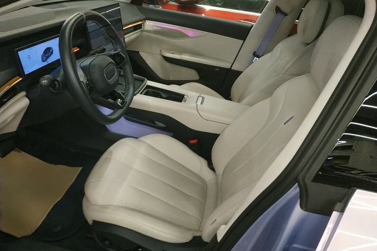 Used Lynk & Co 07 2024 EM-P 126 Long-Range Ultra Left Front Seat