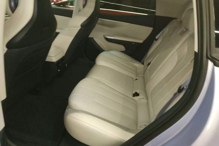 Used Lynk & Co 07 2024 EM-P 126 Long-Range Ultra Left Rear Seat