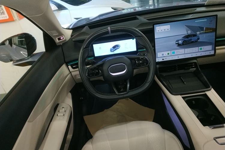 Used Lynk & Co 07 2024 EM-P 126 Long-Range Ultra Steering Wheel