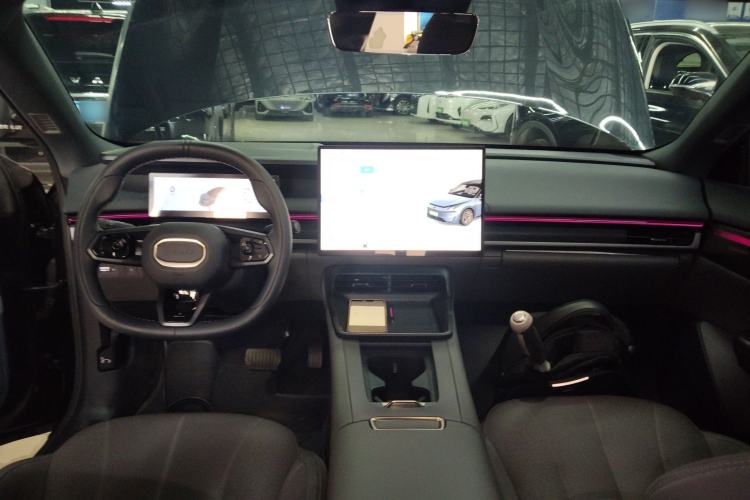 Used Lynk & Co 07 2024 EM-P 126 Long-Range Halo Center Console