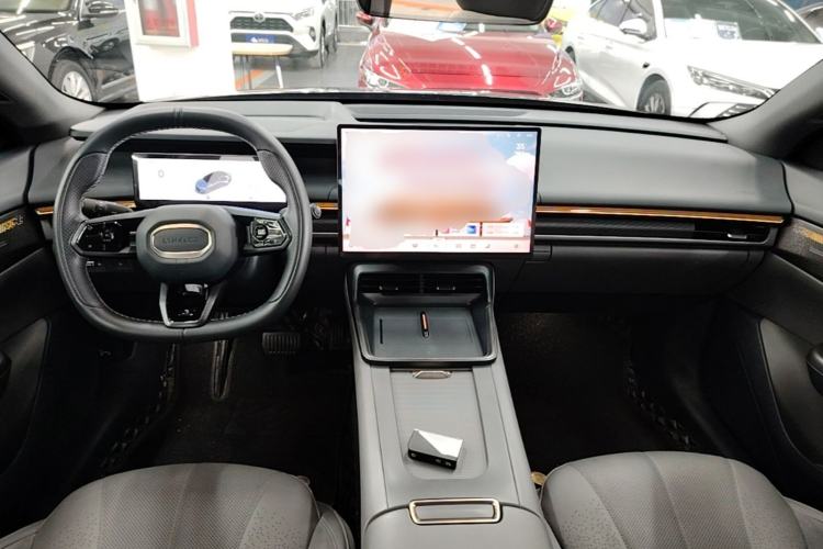Used Lynk & Co 07 2024 EM-P 126 Long-Range Halo Center Console