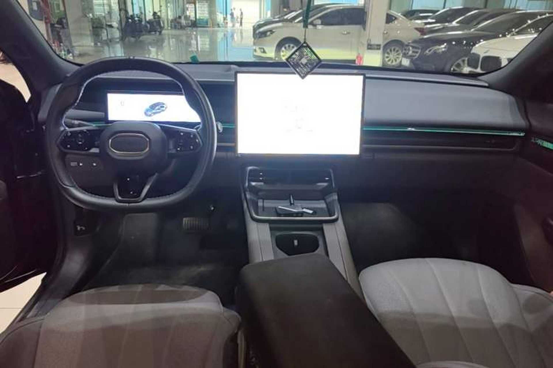 Used Lynk & Co 07 2024 EM-P 126 Long-Range Halo Center Console