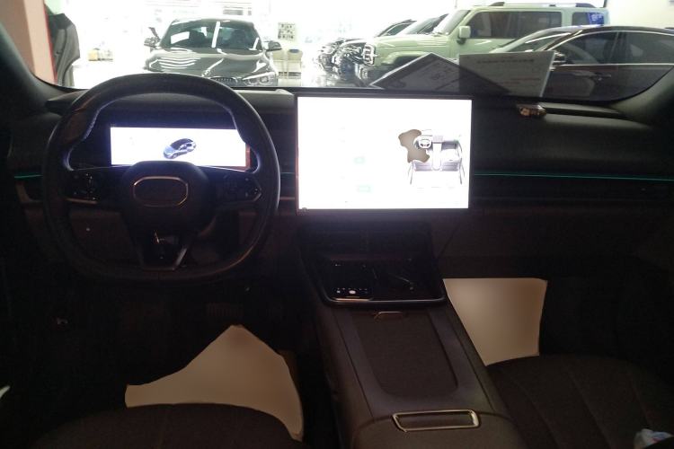 Used Lynk & Co 07 2024 EM-P 126 Long-Range Ultra Center Console