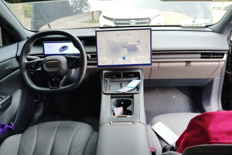 Used Lynk & Co 07 2024 EM-P 126 Long-Range Halo Center Console