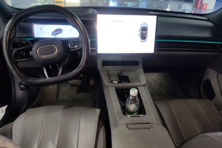 Used Lynk & Co 07 2024 EM-P 126 Long-Range Halo Center Console