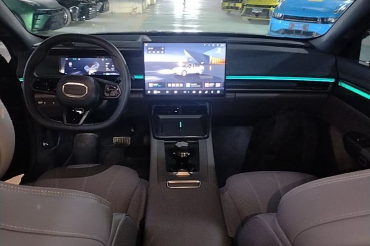 Used Lynk & Co 07 2024 EM-P 126 Long-Range Halo Center Console