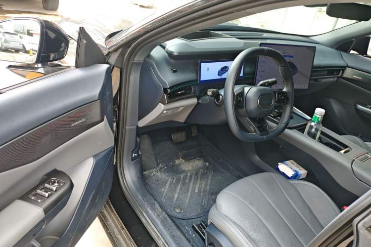 Used Lynk & Co 07 2024 EM-P 126 Long-Range Ultra Driver Seat