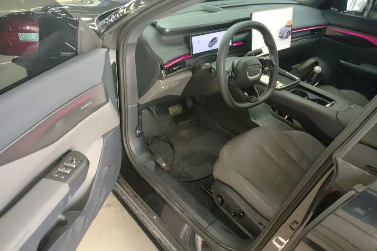 Used Lynk & Co 07 2024 EM-P 126 Long-Range Halo Driver Seat