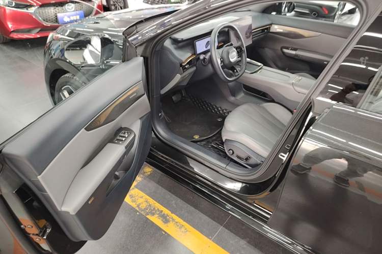 Used Lynk & Co 07 2024 EM-P 126 Long-Range Halo Driver Seat