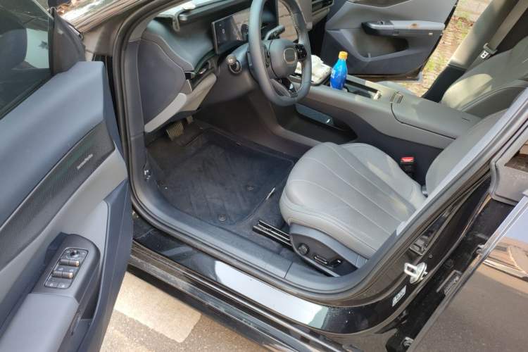 Used Lynk & Co 07 2024 EM-P 126 Long-Range Halo Driver Seat