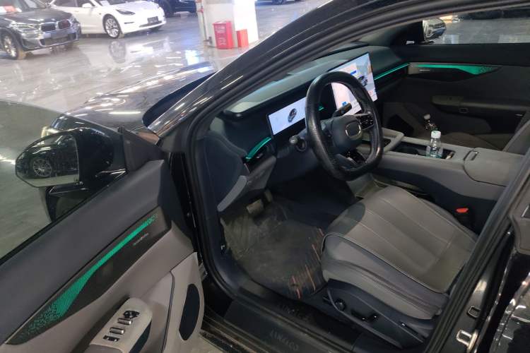 Used Lynk & Co 07 2024 EM-P 126 Long-Range Halo Driver Seat