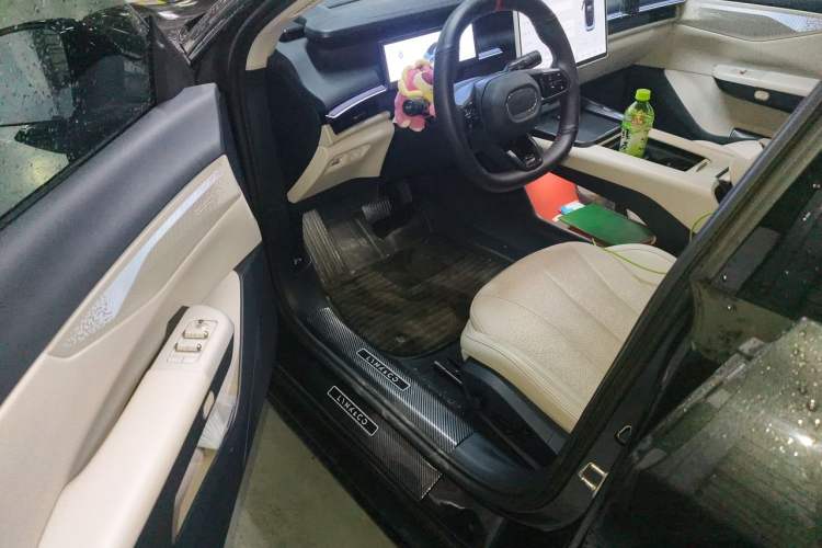 Used Lynk & Co 07 2024 EM-P 126 Long-Range Halo Driver Seat