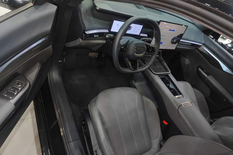 Used Lynk & Co 07 2024 EM-P 126 Long-Range Halo Driver Seat