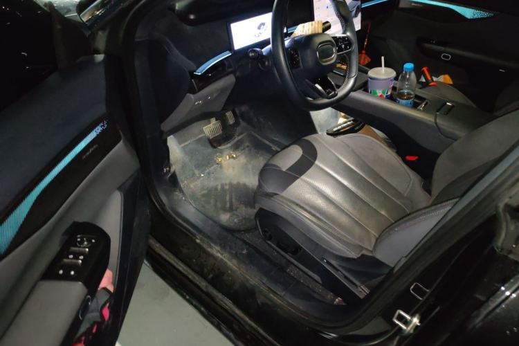 Used Lynk & Co 07 2024 EM-P 126 Long-Range Ultra Driver Seat