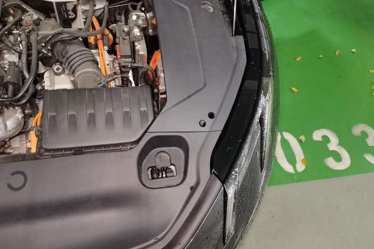 Used Lynk & Co 07 2024 EM-P 126 Long-Range Halo Engine Bay Left