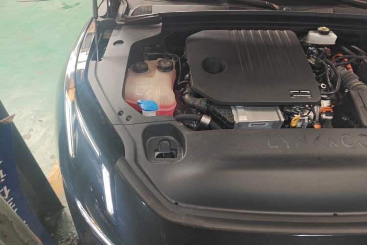 Used Lynk & Co 07 2024 EM-P 126 Long-Range Halo Engine Bay Right