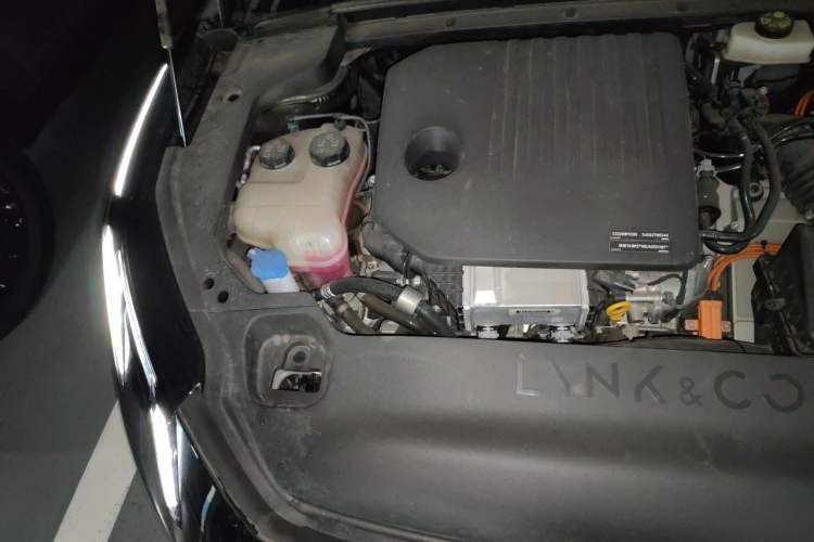 Used Lynk & Co 07 2024 EM-P 126 Long-Range Ultra Engine Bay Right