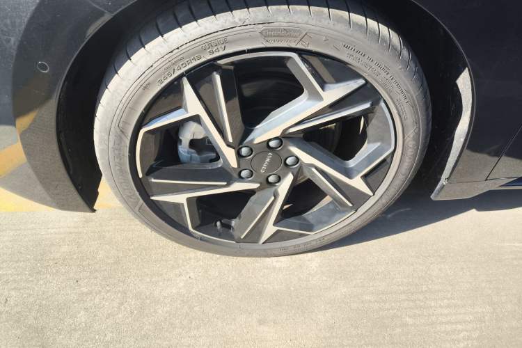 Used Lynk & Co 07 2024 EM-P 126 Long-Range Ultra Exterior 7